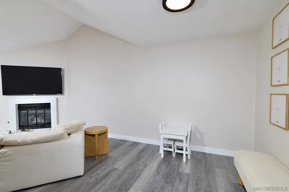 353 Windy Lane Vista, CA 92083