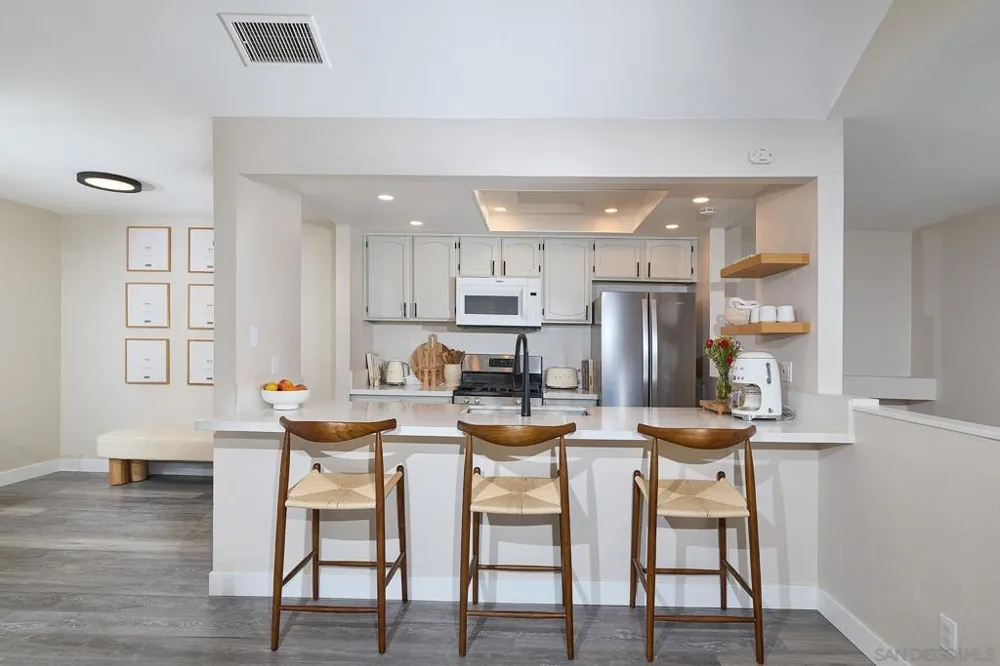 353 Windy Lane Vista, CA 92083