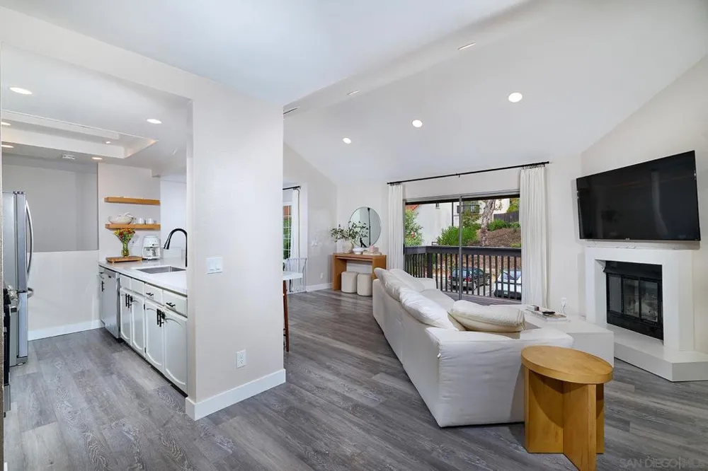 353 Windy Lane Vista, CA 92083