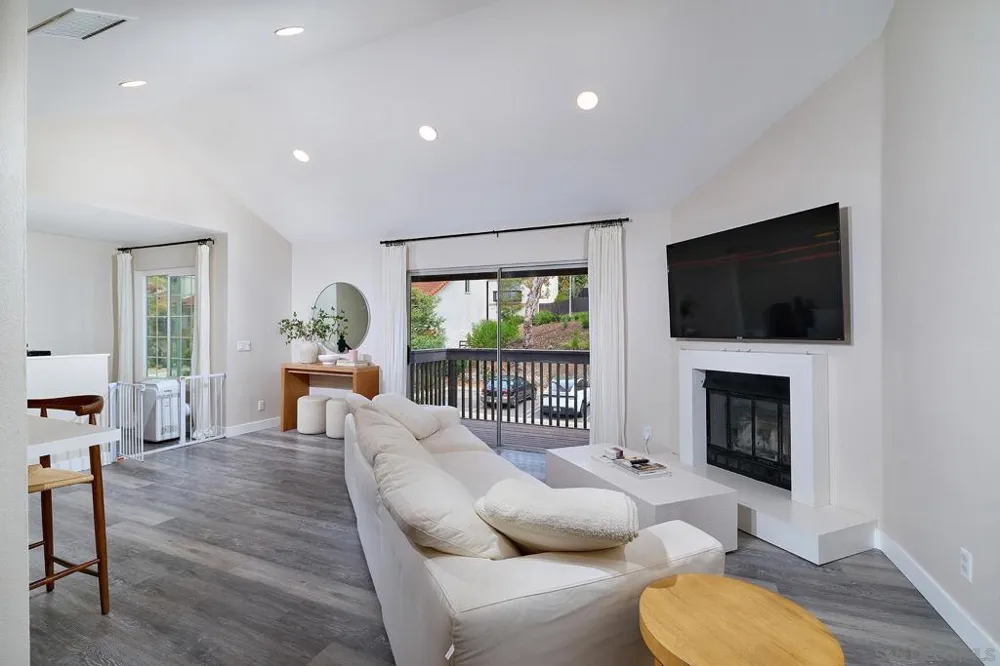 353 Windy Lane Vista, CA 92083