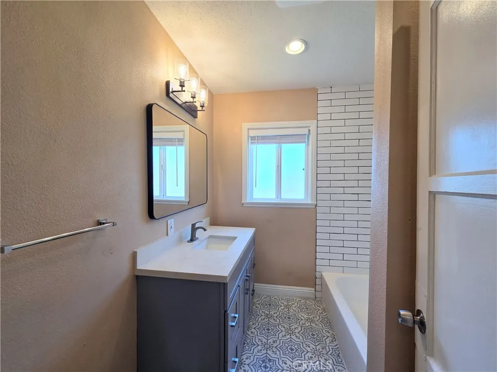 705 Hillford Avenue Compton, CA 90220