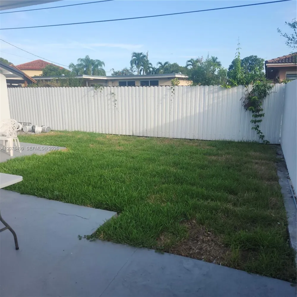 730 E 17th St Hialeah, FL 33010