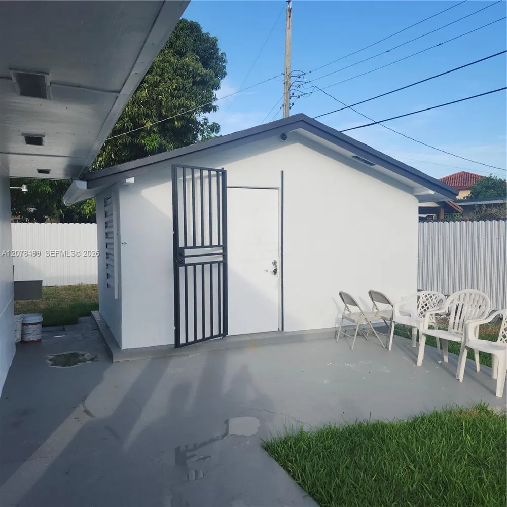 730 E 17th St Hialeah, FL 33010