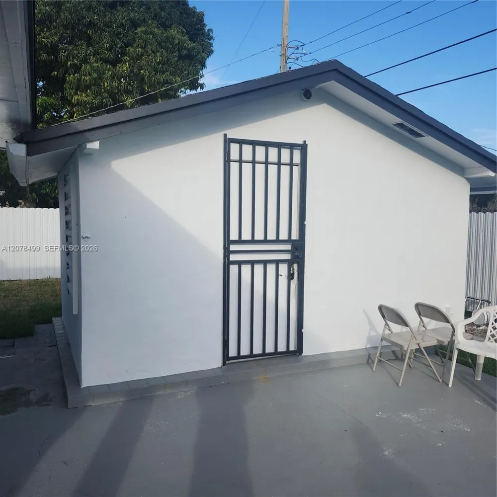730 E 17th St Hialeah, FL 33010