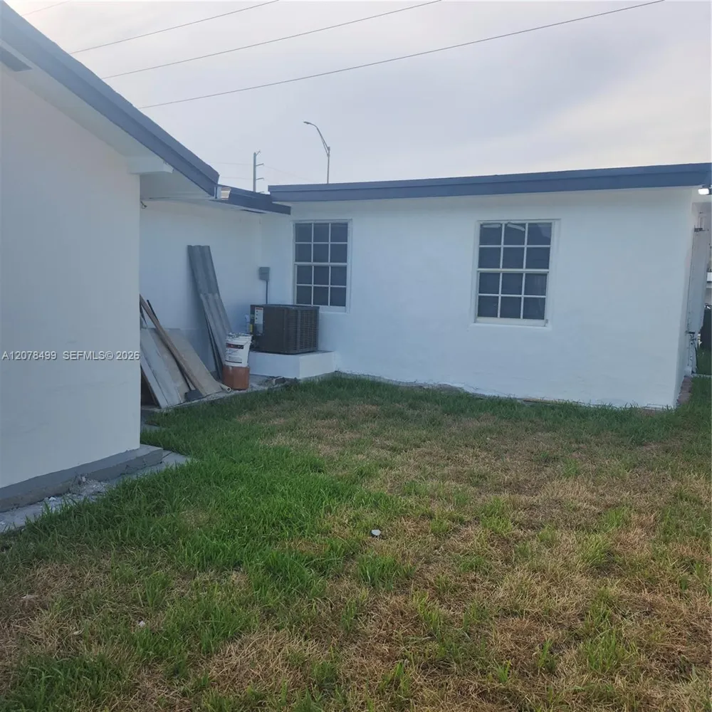 730 E 17th St Hialeah, FL 33010