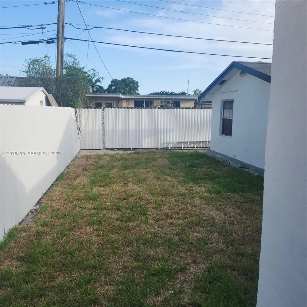 730 E 17th St Hialeah, FL 33010