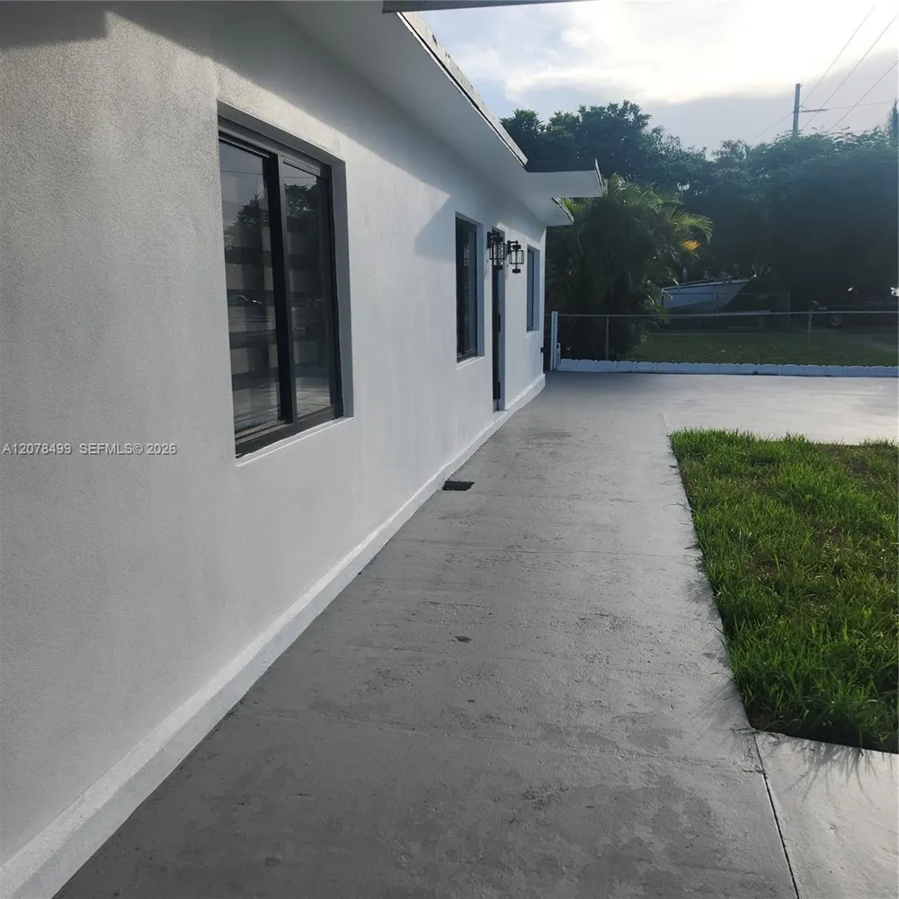730 E 17th St Hialeah, FL 33010