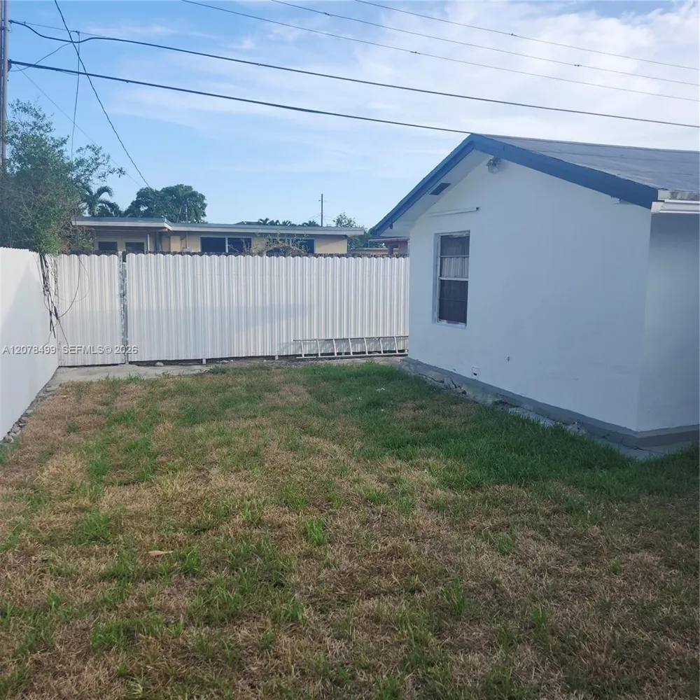 730 E 17th St Hialeah, FL 33010