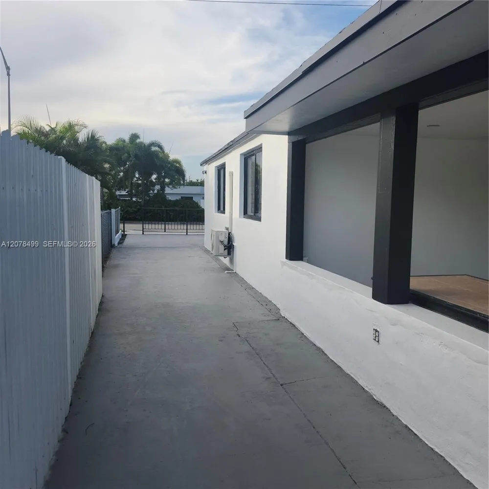 730 E 17th St Hialeah, FL 33010
