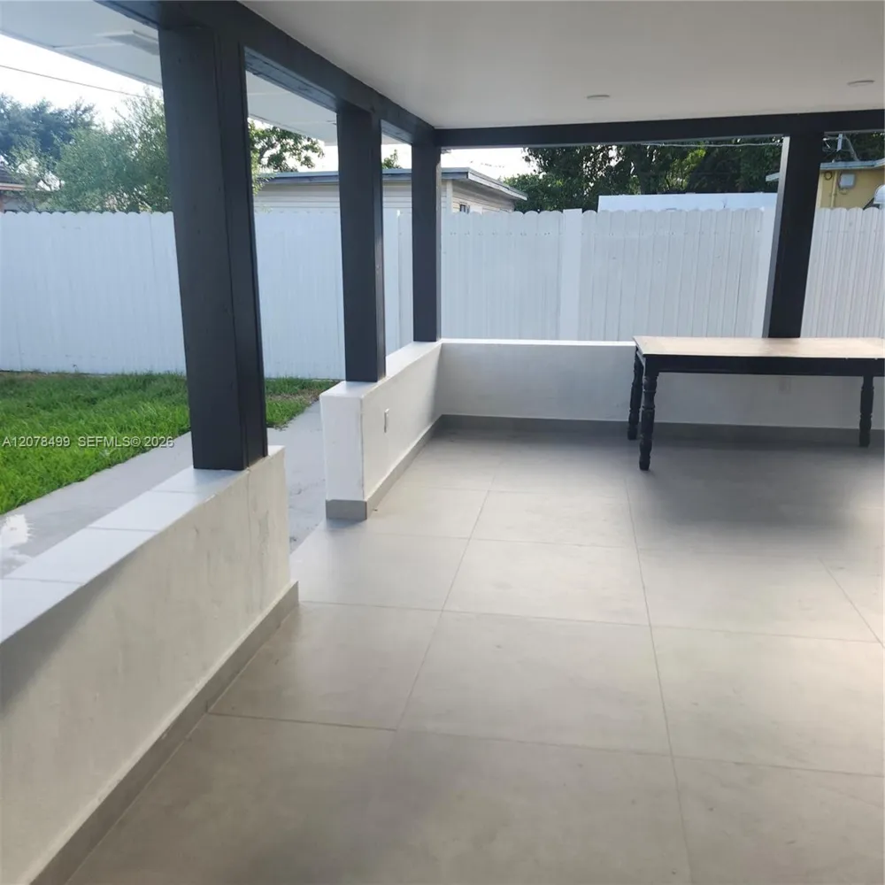 730 E 17th St Hialeah, FL 33010