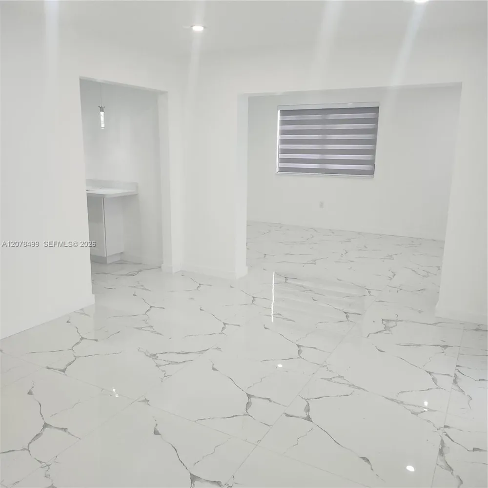 730 E 17th St Hialeah, FL 33010