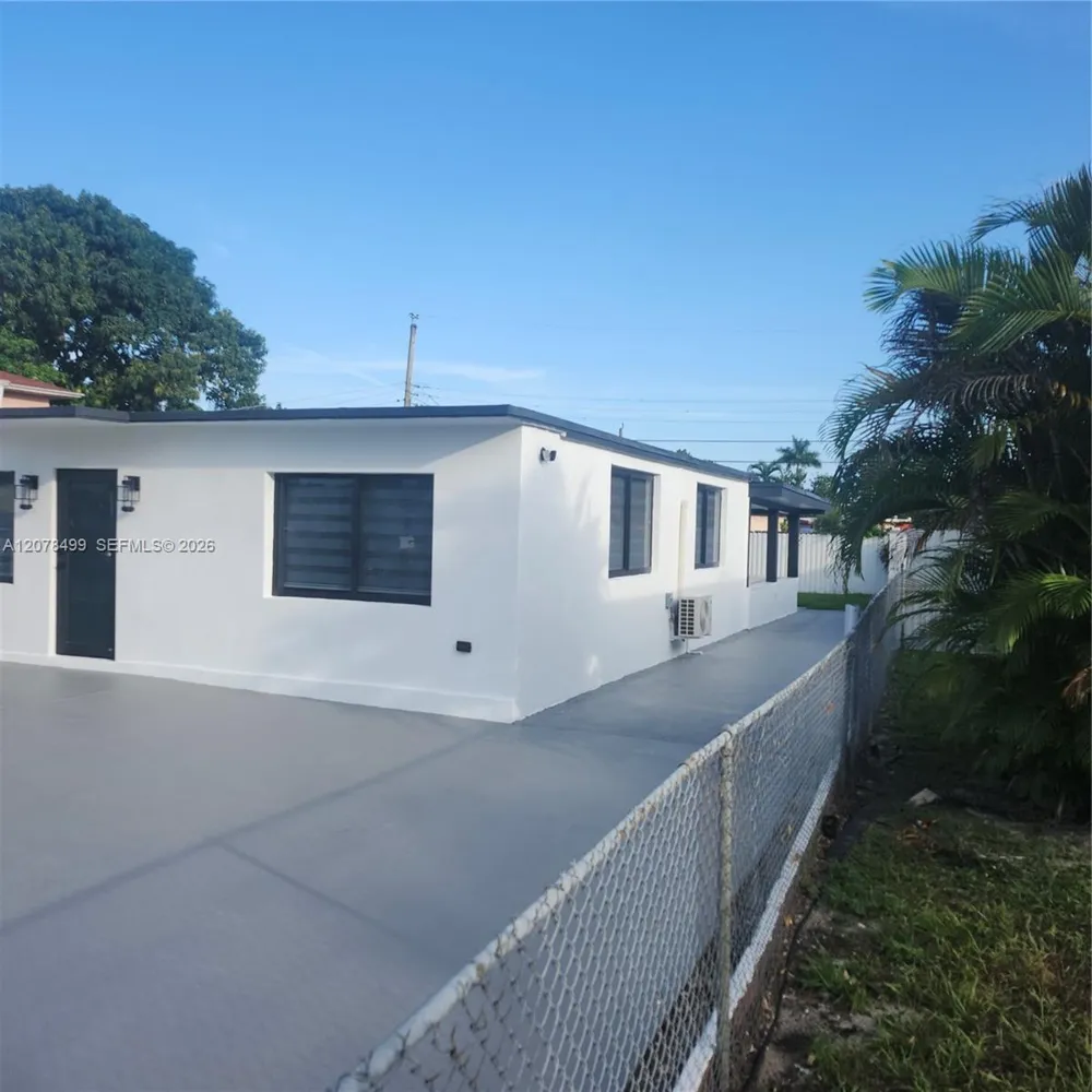 730 E 17th St Hialeah, FL 33010