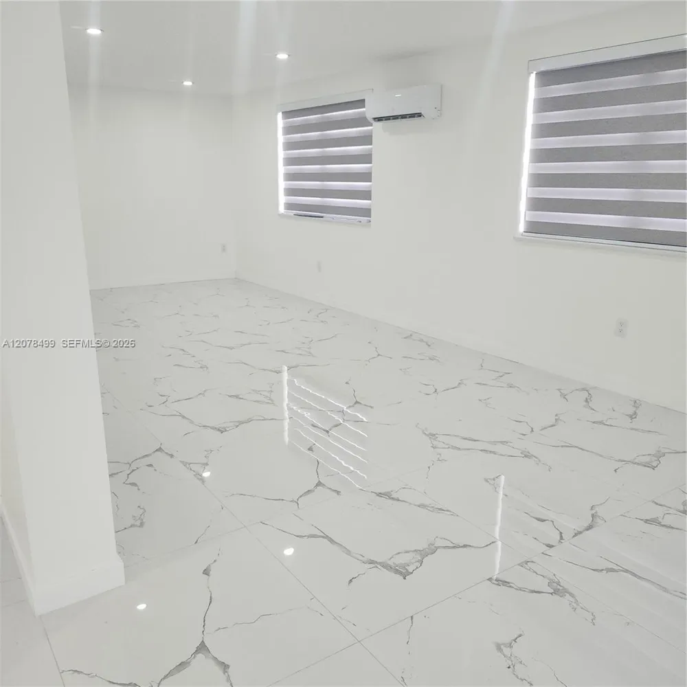 730 E 17th St Hialeah, FL 33010