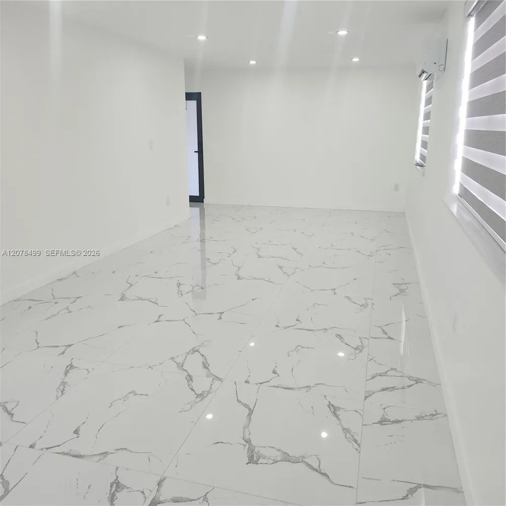 730 E 17th St Hialeah, FL 33010