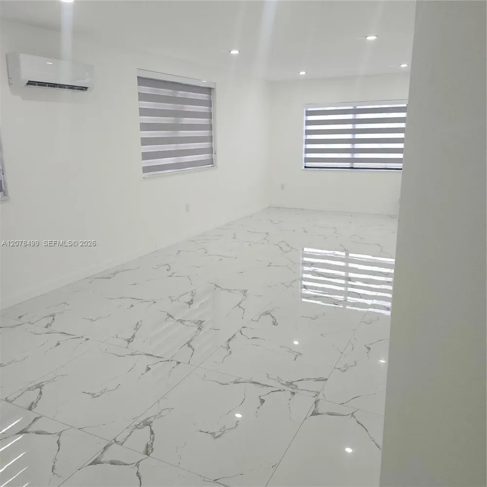 730 E 17th St Hialeah, FL 33010