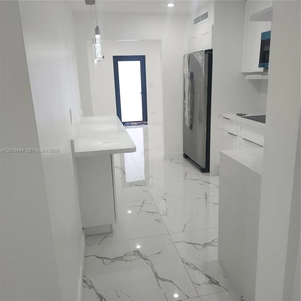 730 E 17th St Hialeah, FL 33010