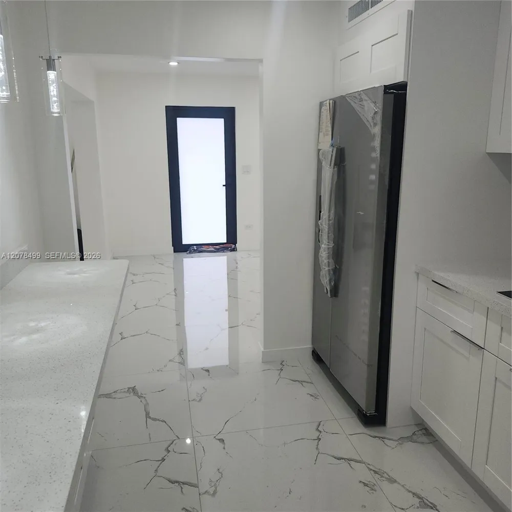 730 E 17th St Hialeah, FL 33010