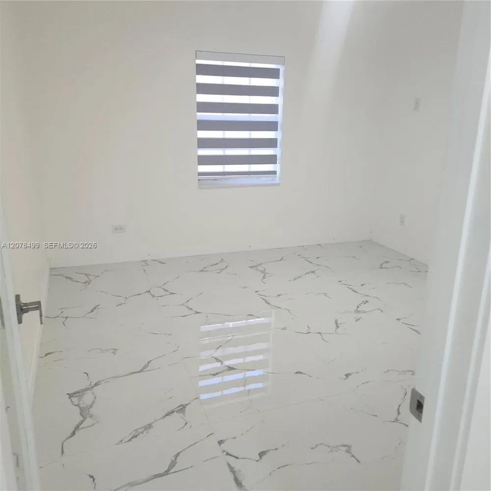 730 E 17th St Hialeah, FL 33010