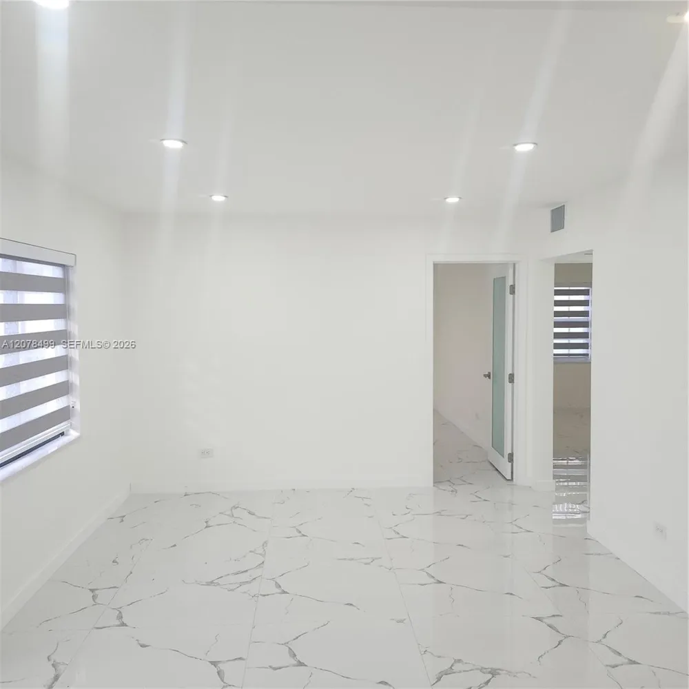 730 E 17th St Hialeah, FL 33010