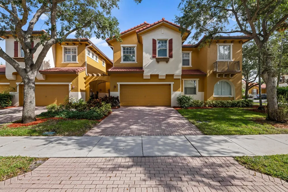 11945 NW 57th Manor Coral Springs, FL 33076