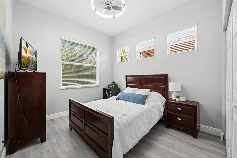 11945 NW 57th Manor Coral Springs, FL 33076