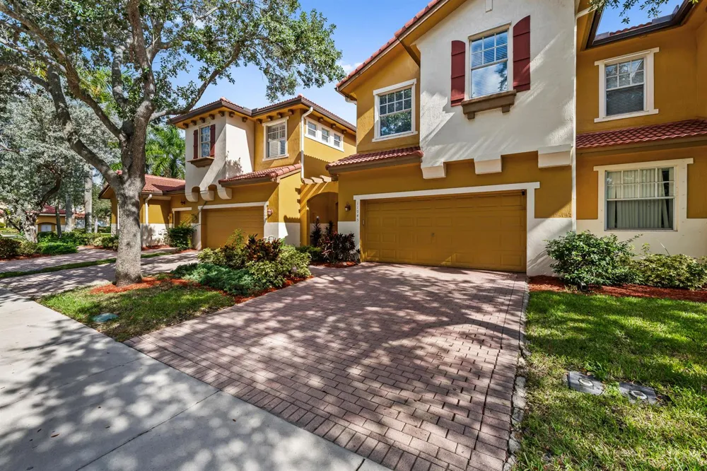 11945 NW 57th Manor Coral Springs, FL 33076