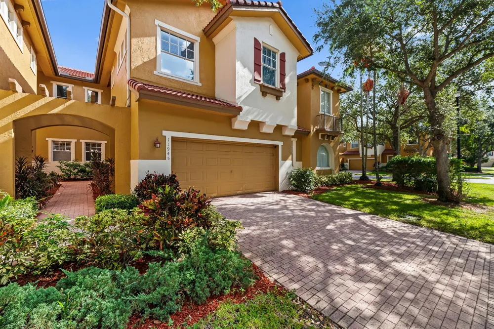 11945 NW 57th Manor Coral Springs, FL 33076