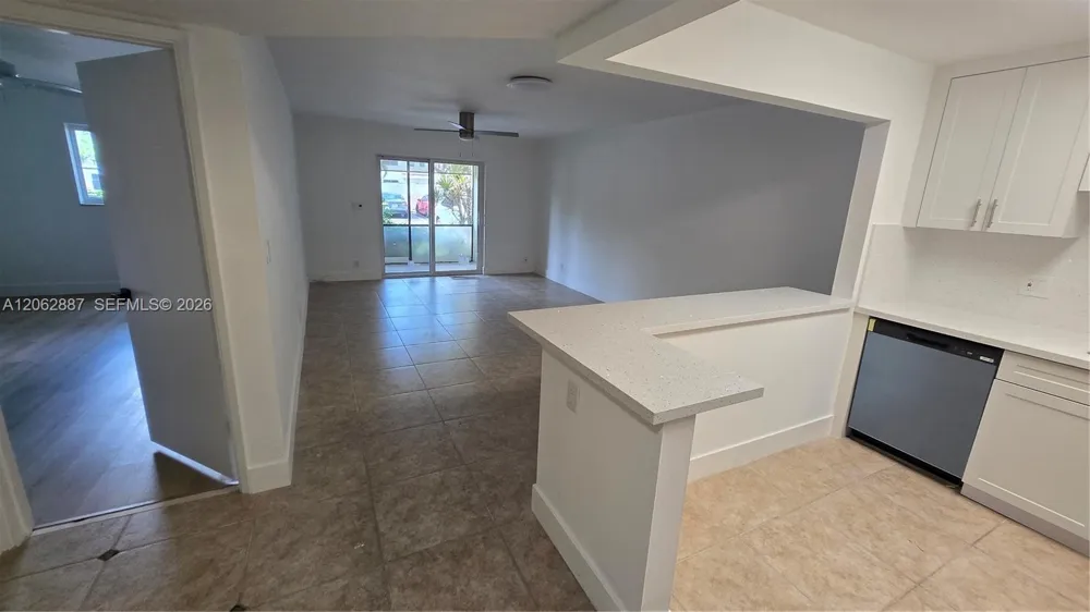 255 S Cypress Rd #307 Pompano Beach, FL 33060
