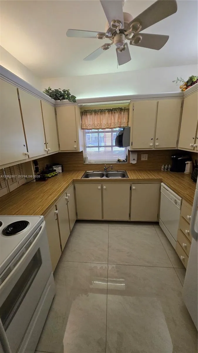 255 S Cypress Rd #307 Pompano Beach, FL 33060