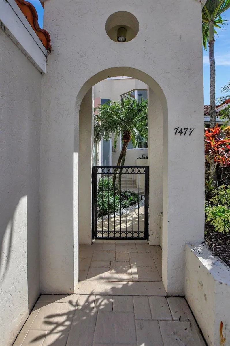 7477 CAMPO FLORIDO Boca Raton, FL 33433