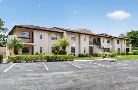 9287 VISTA DEL LAGO #13 D
