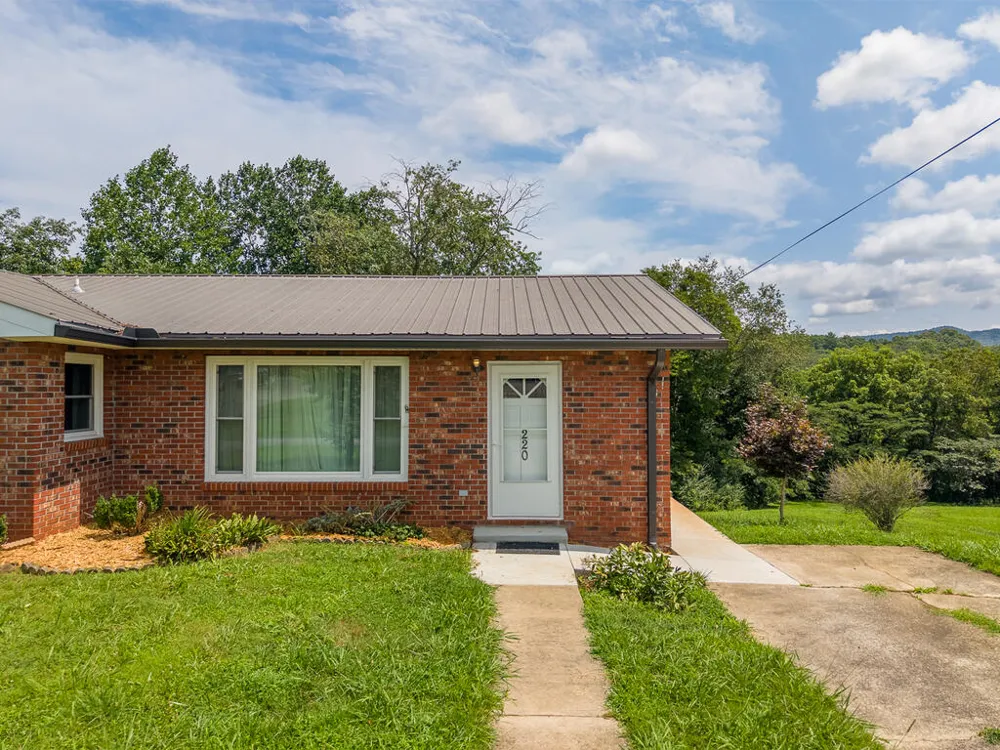 Allman Dr Franklin, NC 28734