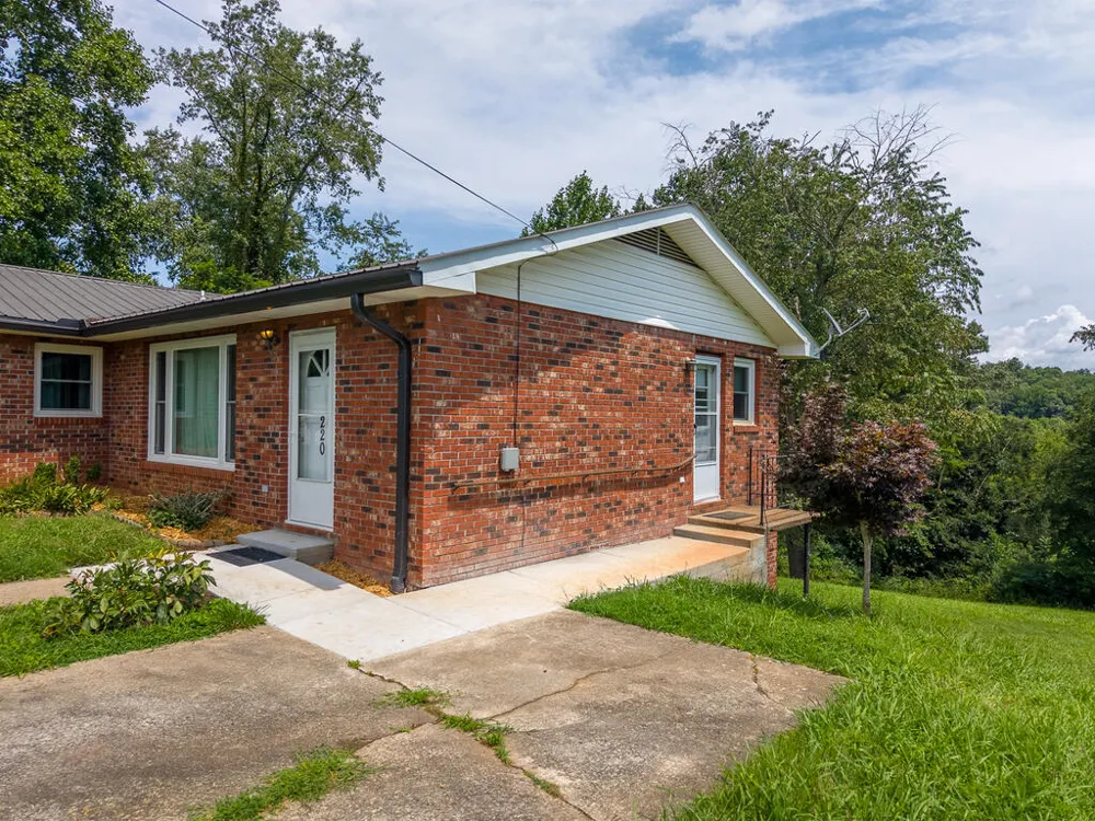 Allman Dr Franklin, NC 28734
