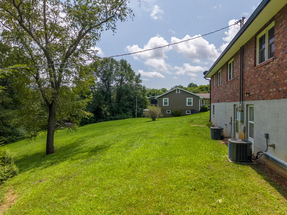Allman Dr Franklin, NC 28734