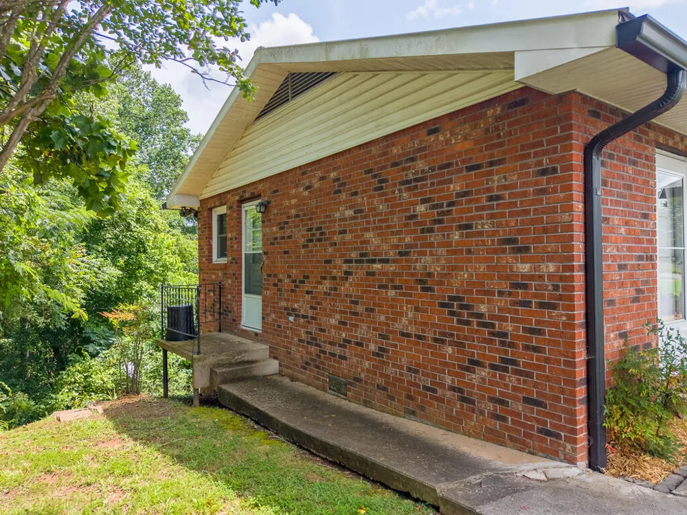 Allman Dr Franklin, NC 28734