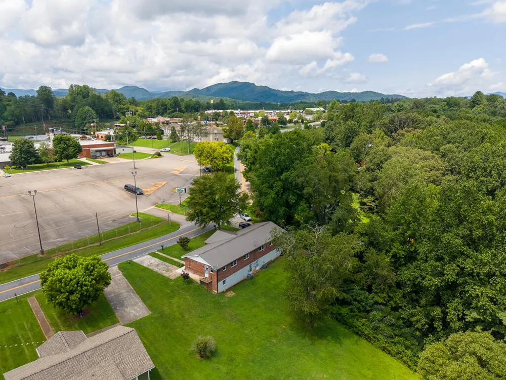 Allman Dr Franklin, NC 28734