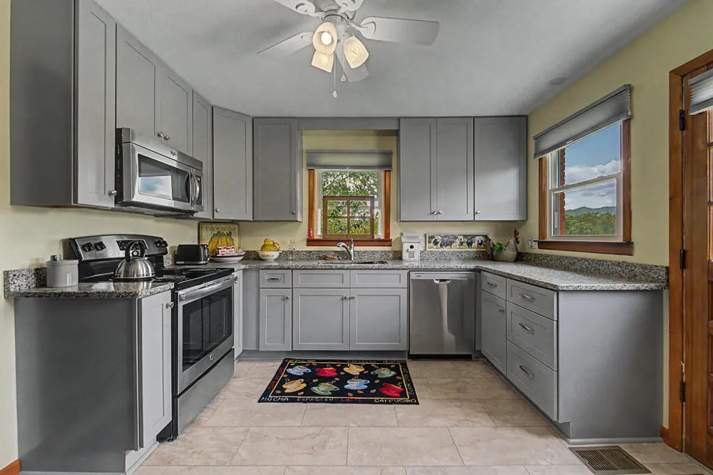 Allman Dr Franklin, NC 28734