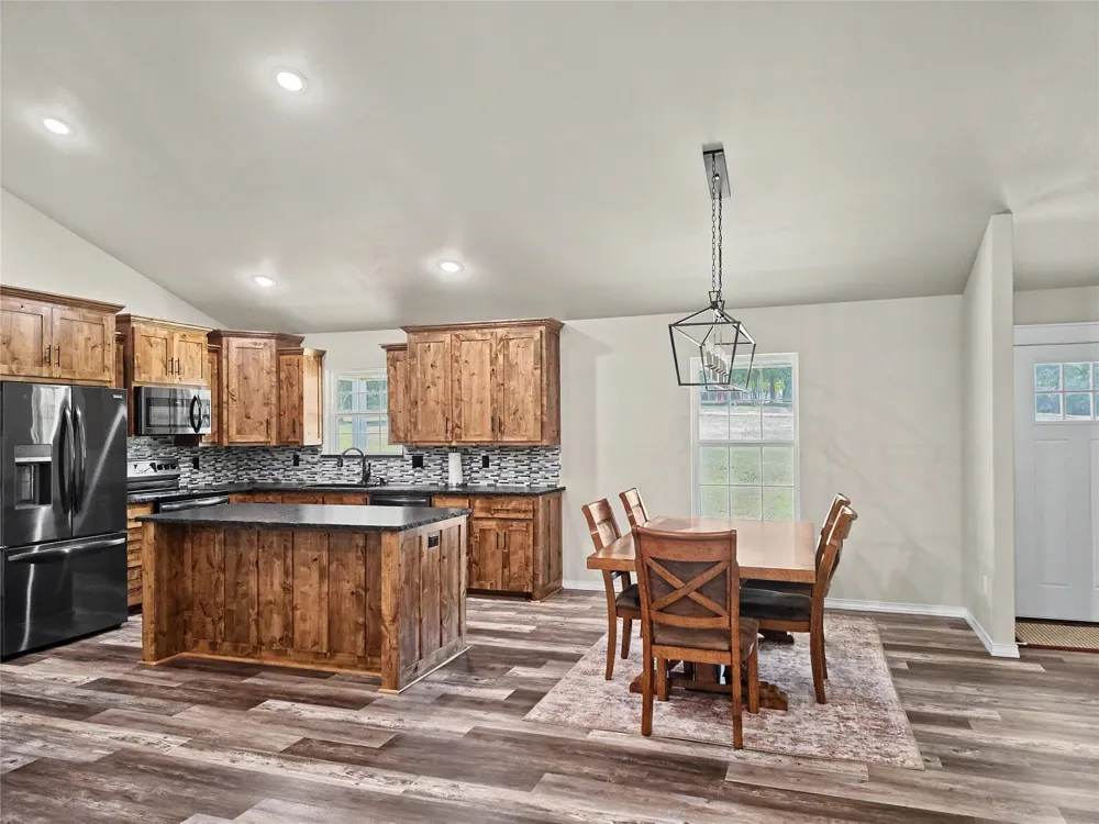 16068 W Jones Road Tahlequah, OK 74464