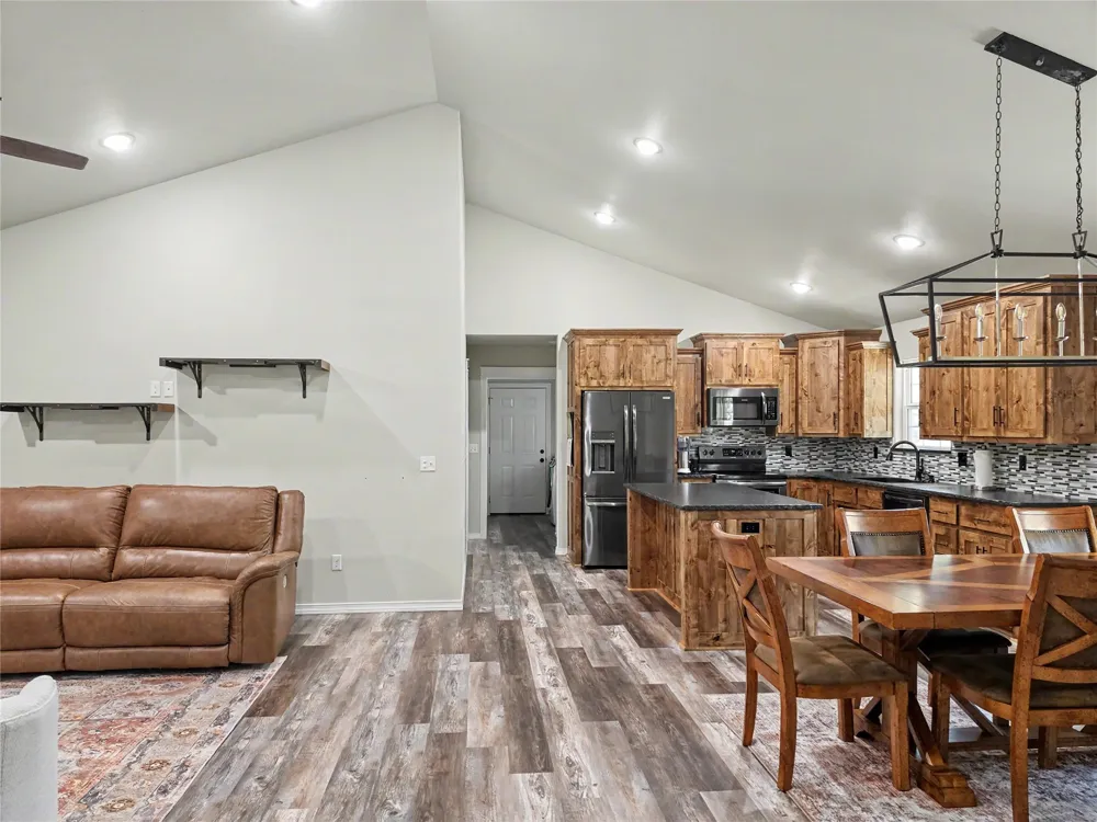 16068 W Jones Road Tahlequah, OK 74464