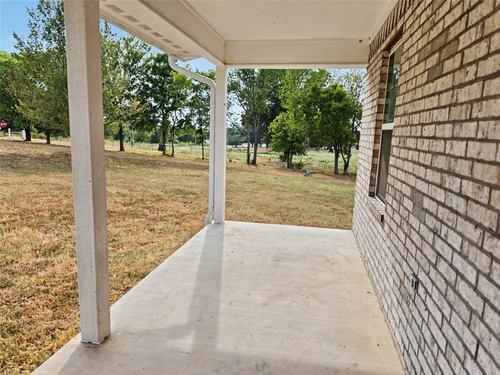 16068 W Jones Road Tahlequah, OK 74464