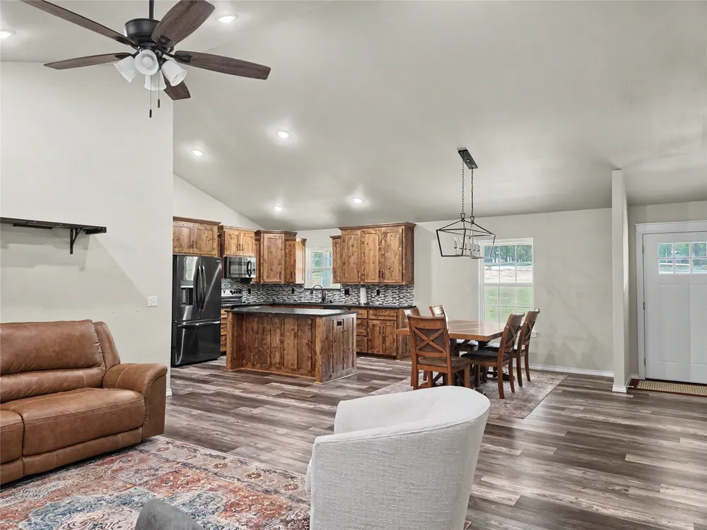 16068 W Jones Road Tahlequah, OK 74464
