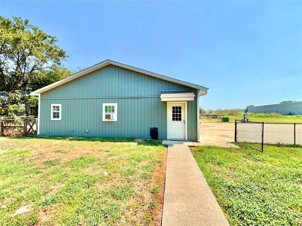 143 BK 700 ROAD Stigler, OK 74462