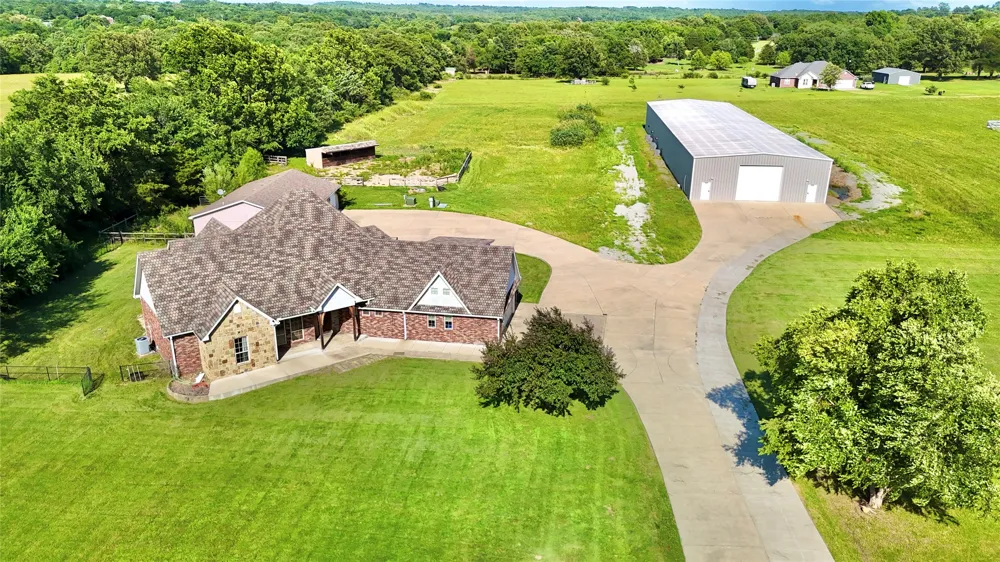 143 BK 700 ROAD Stigler, OK 74462