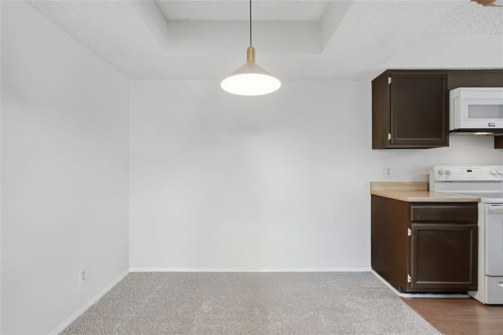 9015 S Delaware Avenue #303 Tulsa, OK 74137