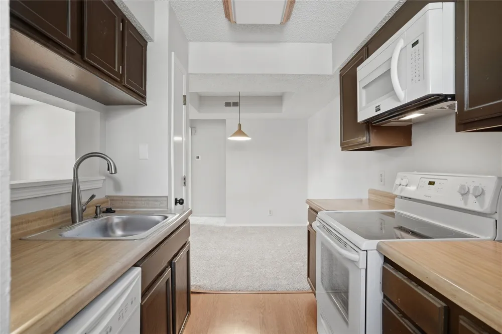 9015 S Delaware Avenue #303 Tulsa, OK 74137