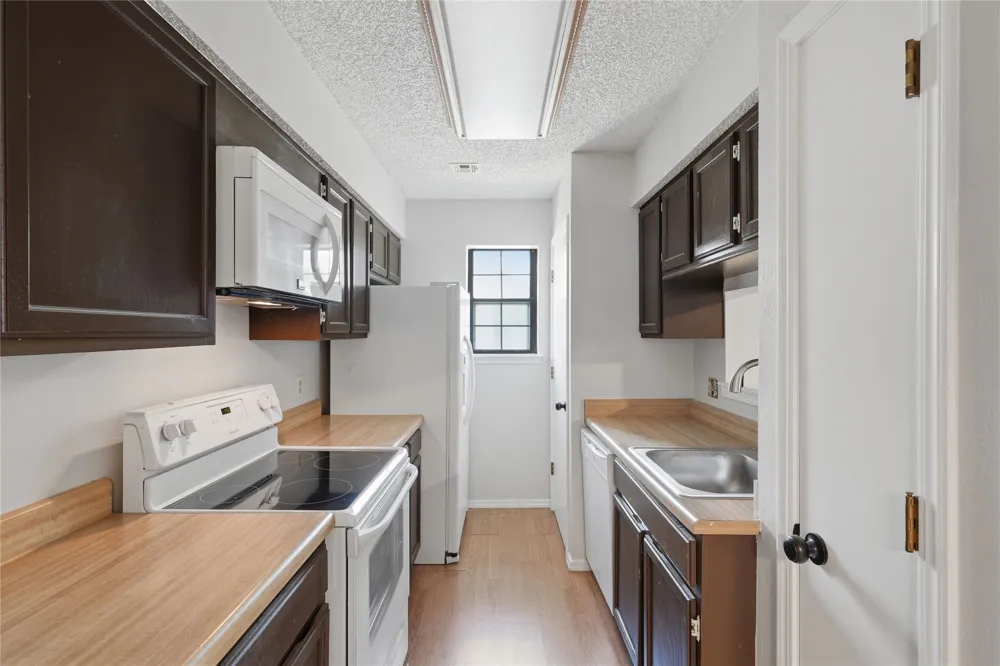 9015 S Delaware Avenue #303 Tulsa, OK 74137