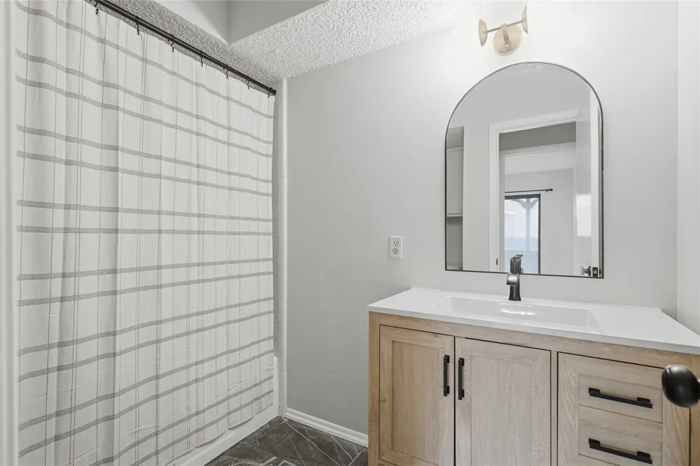 9015 S Delaware Avenue #303 Tulsa, OK 74137