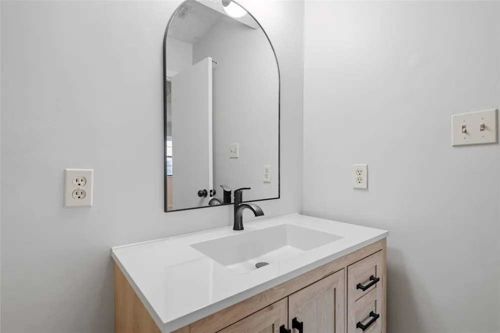 9015 S Delaware Avenue #303 Tulsa, OK 74137