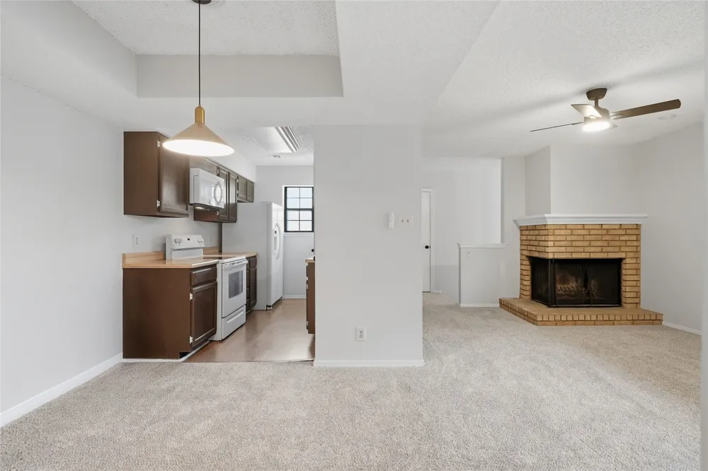 9015 S Delaware Avenue #303 Tulsa, OK 74137