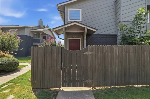 9015 S Delaware Avenue #303